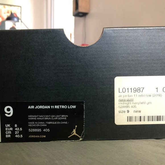 Jordan 11 Low "Navy Gum" Size 9 - Picture 4 of 4